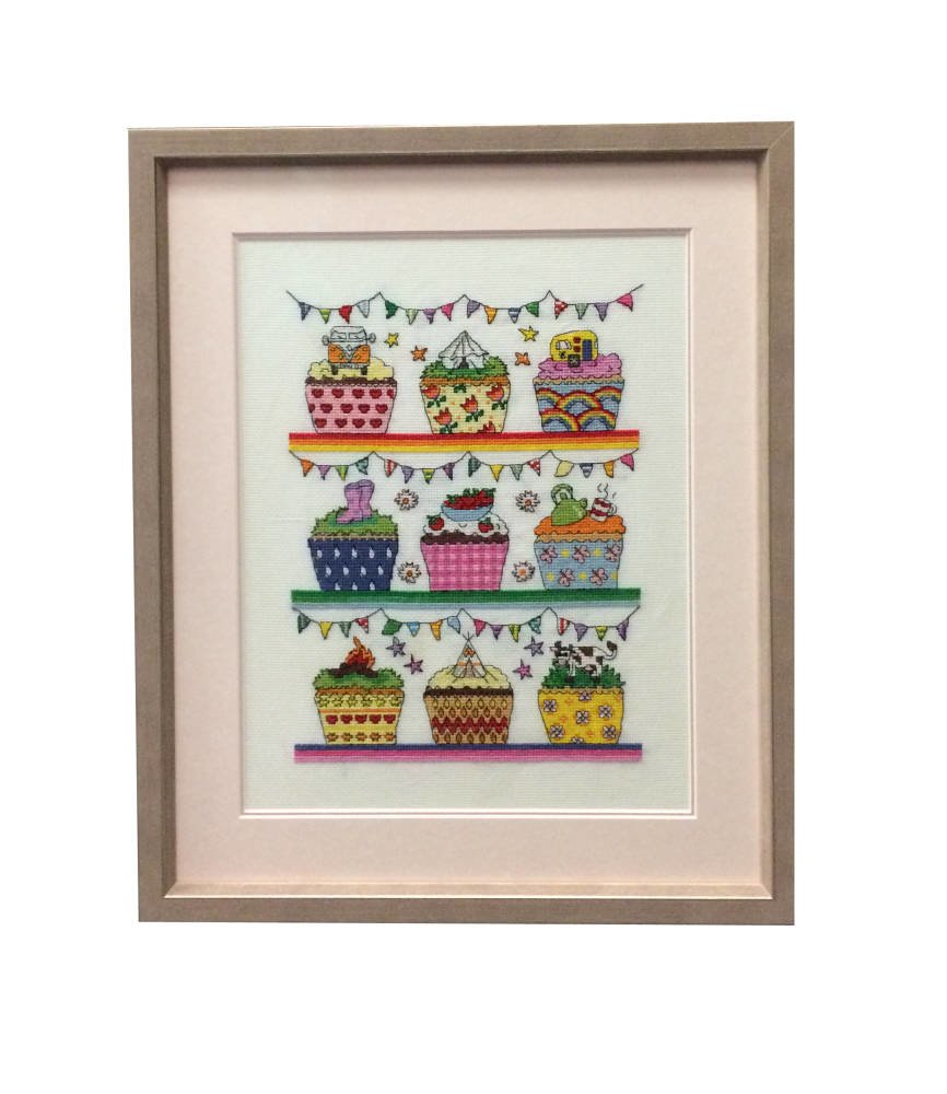 Cupcakes cross stitch in pink frame