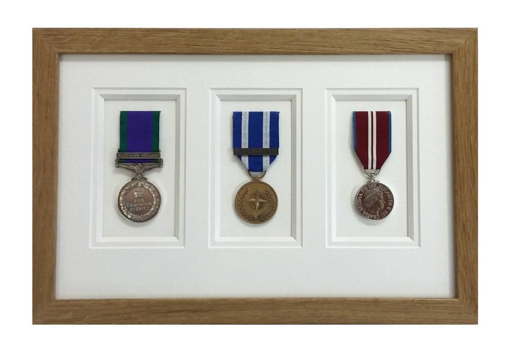 Modern frame for medals
