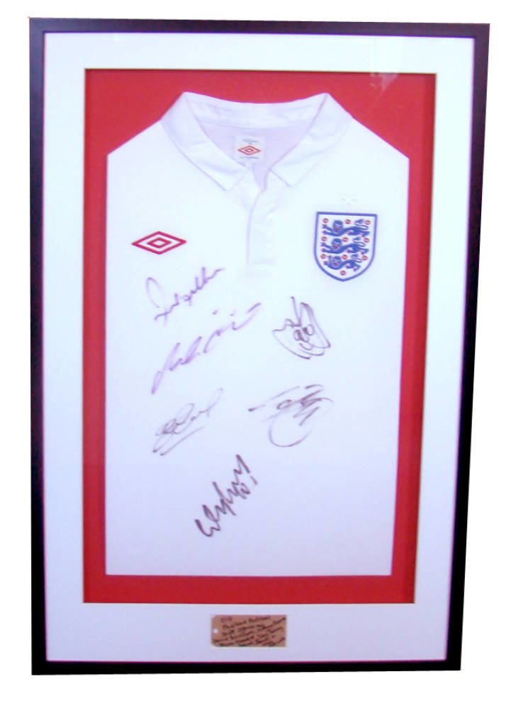 Framed football shirts - Signed England Football shirt