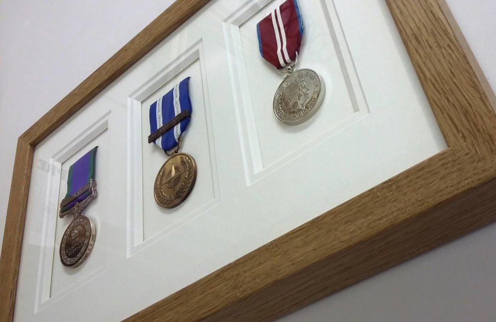 Modern frame for medals