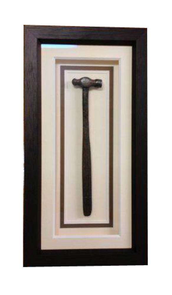 Framed hammer stain 3500 micron - Old and well worn pin hammer framed